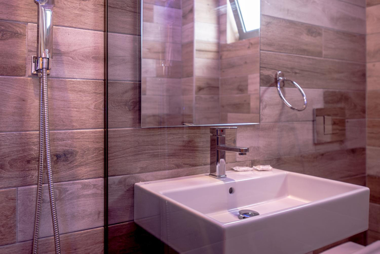 Bathroom 5, Bright Star, South Aegean