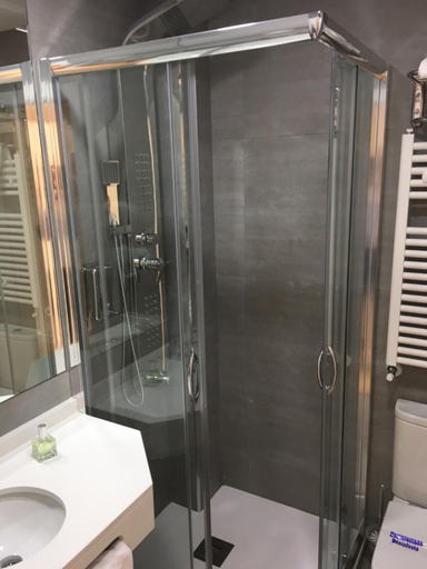 Bathroom 4, Rincon de Gran Via, Madrid