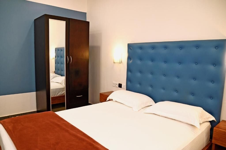 Bedroom 4, CINCINNATI HOTEL, Mefou et Afamba