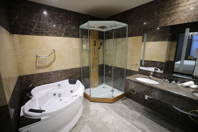 Bathroom 5, Eighty Eight Hotel and Spa