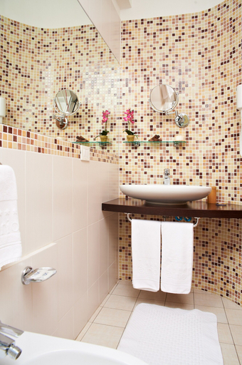 Bathroom 4, Hotel Sirio, Lucca