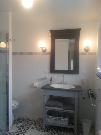 Bathroom 4, Sous le murier, Var