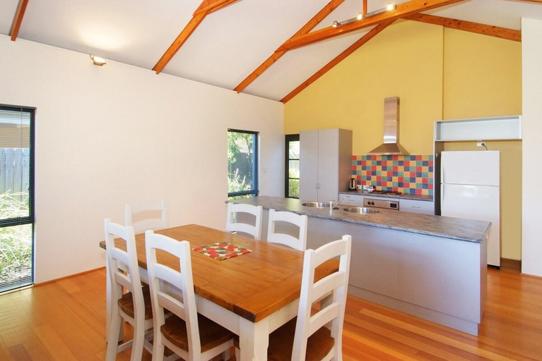Others 5, Beechtree, Busselton