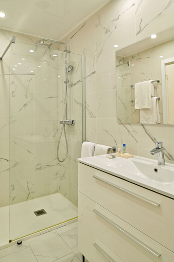 Bathroom 5, Hotel Pietracap, Haute-Corse