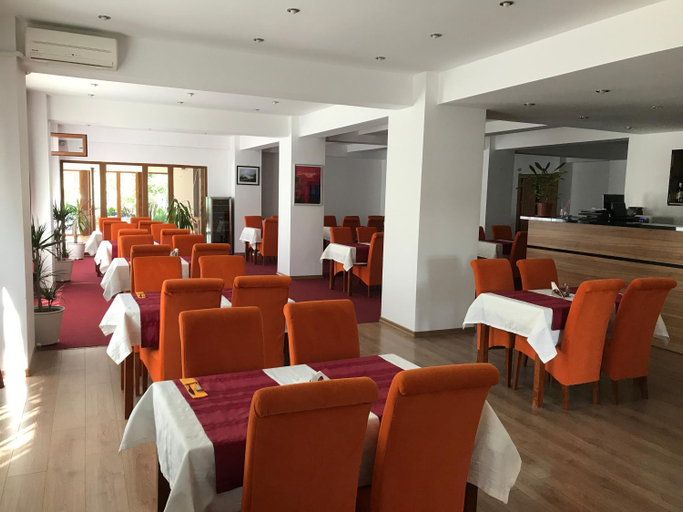 Food & Drinks 5, Pensiunea Otopeni, Otopeni
