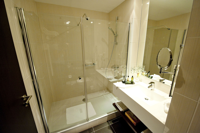 Bathroom 5, Abacus Business & Wellness Hotel, Érd