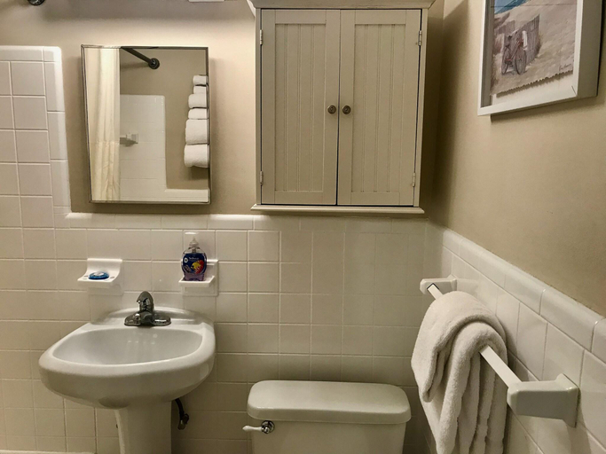 Bathroom 3, Estoril Paradise Inn, Broward