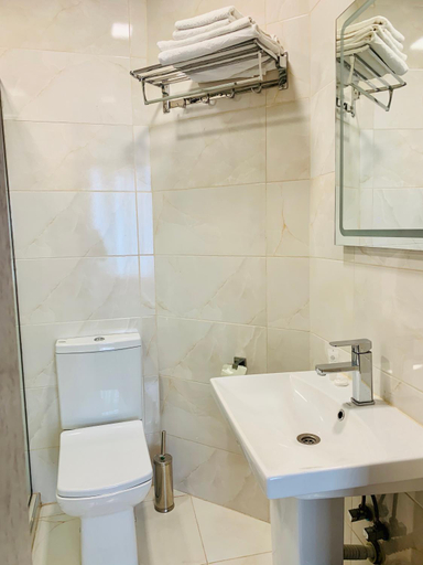 Bathroom 3, Hotel Tsereteli, Batumi