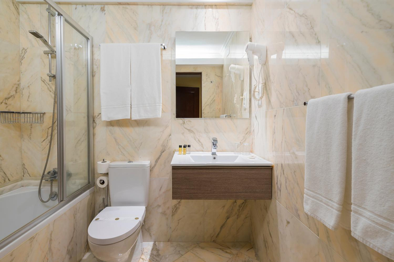 Bathroom 4, Hotel Internacional Porto, Porto