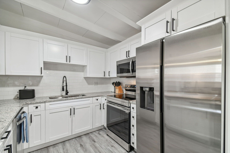 Others 5, Coastal Bliss 3BR Gem Near MacDill AFB, Hillsborough