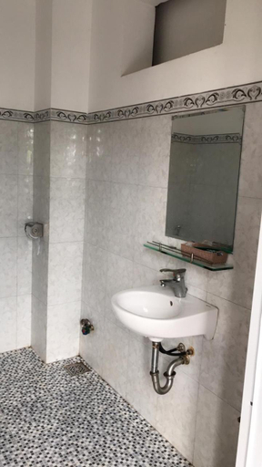 Bathroom, Nha Nghi Hoang Hoa, Buon Ma Thuot