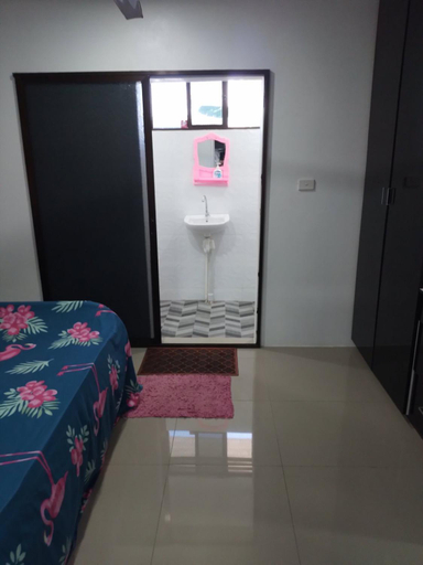 Bedroom 2, SRH APARTMENT- entire 1 bedroom unit with a kitchen & a bathroom - Walking distance to stores & supe, Ba