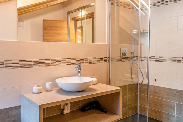 Bathroom 3, Blizzard apartments, Alpine chalet ski in ski out, Belluno