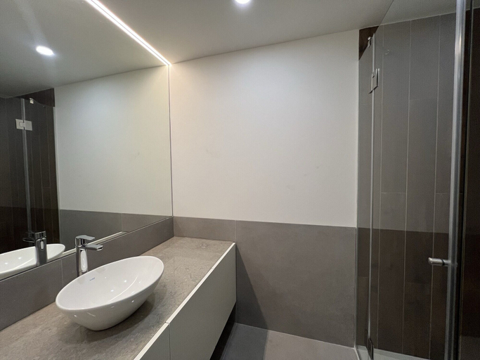 Bathroom 2, Faro Design 3 by Homing, Faro