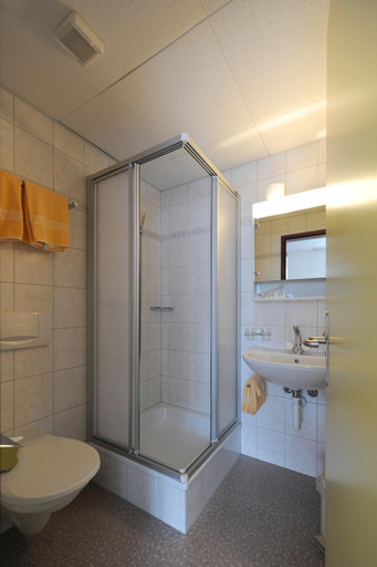 Bathroom 2, Hotel Sternen Budget, Obersimmental