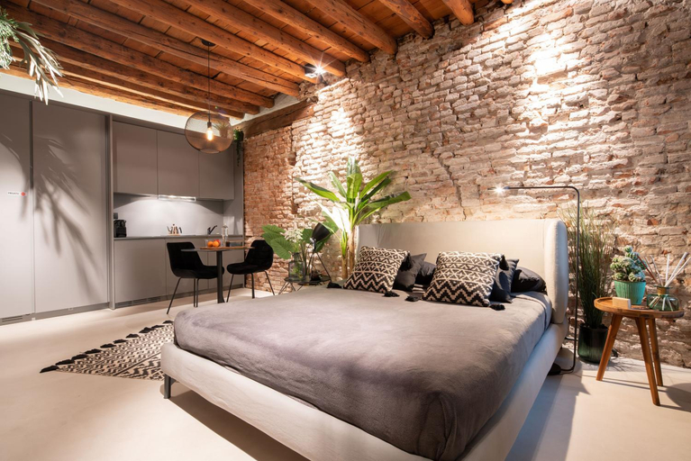 Others 2, Officine Cavour Apartment, Padua