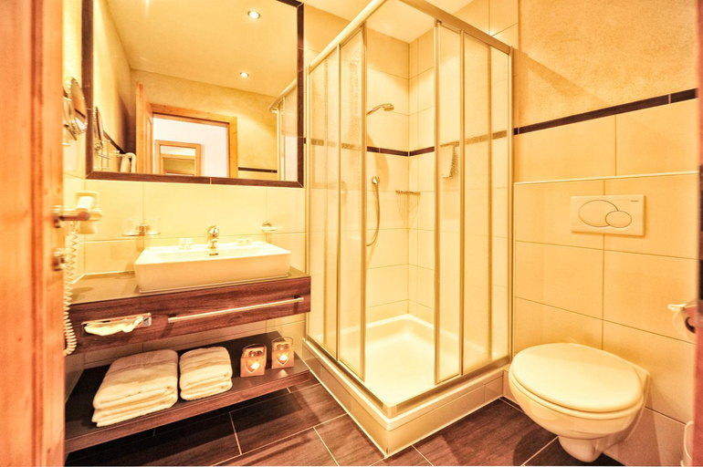 Bathroom 2, Alpenstern - Silvretta Card Premium bei Sommerbuchungen inklusive!, Landeck