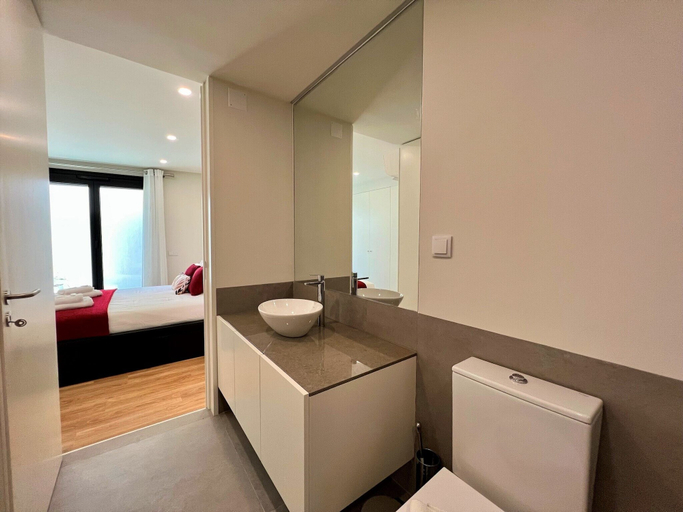 Bathroom 2, Faro Design 6 by Homing, Faro