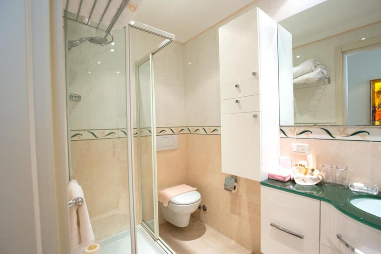 Shower 5, Aparthotel England, Rimini