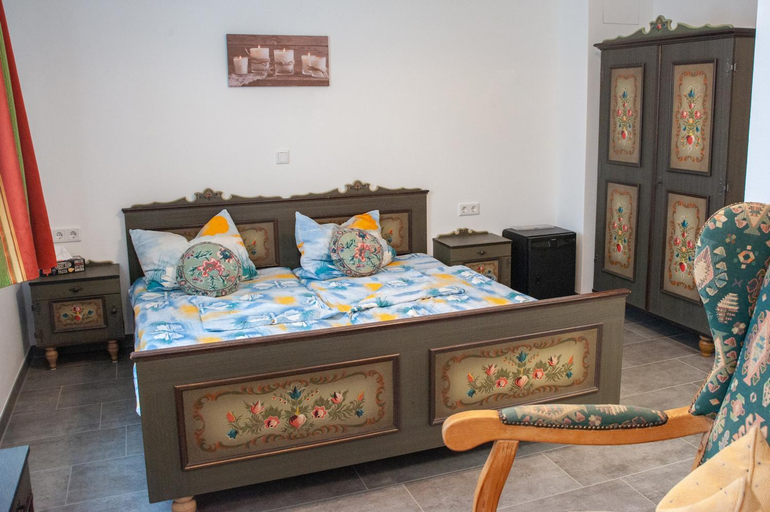Others 4, Privatpension zur Schwarzach, Roth