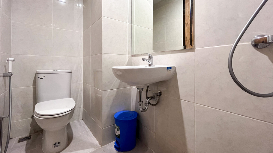 Bathroom 5, Comfortable and Nice Studio Apartment at Delft Ciputra Makassar By Travelio, Gowa