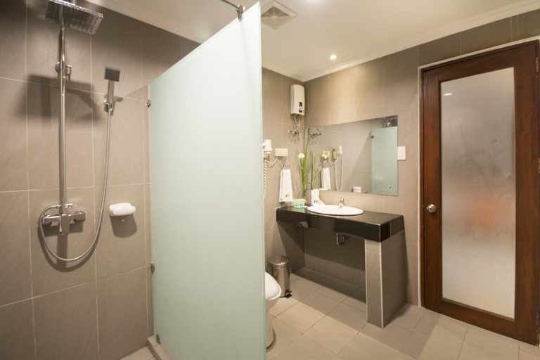 Bathroom 4, Jony's Beach Resort, Malay