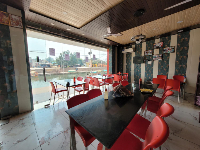 Food & Drinks 3, Hotel Ramghat inn -River View Chitrakoot, Satna