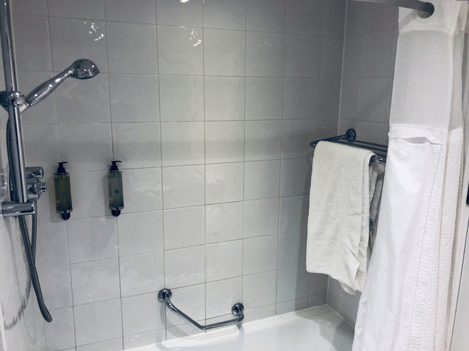 Bathroom 4, Holiday Inn PRESTON by IHG, Lancashire