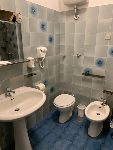 Bathroom 4, Istituto SS Salvatore, Terni