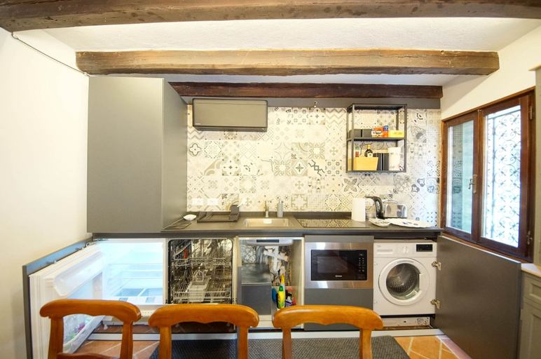 Private kitchen 2, Dolcevita Apartments N. 495, Venezia