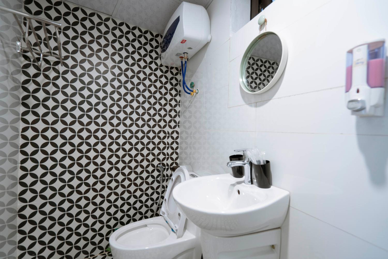 Bathroom 2, Private room in Halong center, Hạ Long