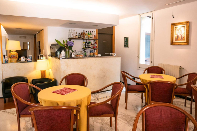 Food & Drinks 5, Coccodrillo Hotel & Residence, Savona