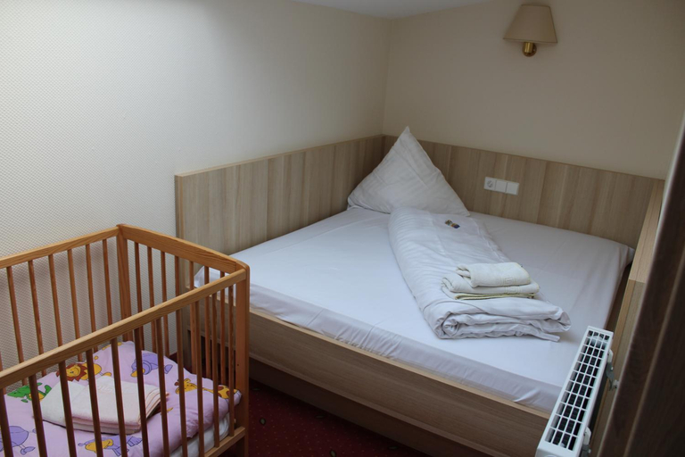 Bedroom 1, Hotel Waldeck mit Restaurant, Heilbronn