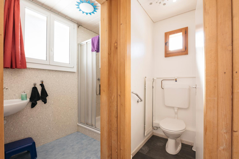Bathroom 4, Hotel Baren, Interlaken