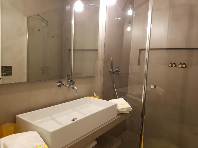Bathroom 2, Madeleine Apartments in Brera, Milano