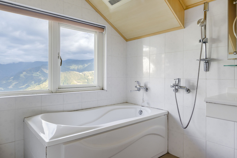 Bathroom 4, Chingjing New Paradise B&B, Nantou
