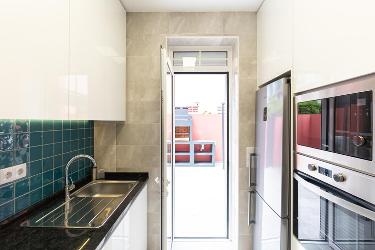 Others 3, Best House Center - with Garage, Porto