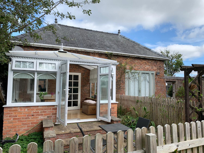 Others 2, The Little Coach House in Wales, Powys