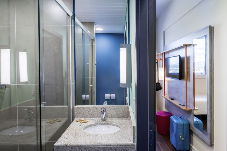 Bathroom 4, Ibis Budget Pindamonhangaba, Pindamonhangaba
