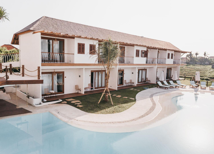 Exterior 4