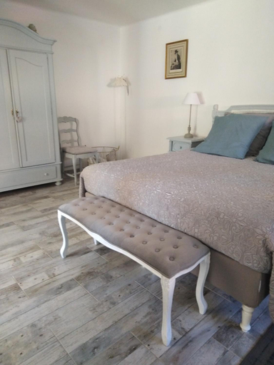 Bedroom 3, Sous le murier, Var