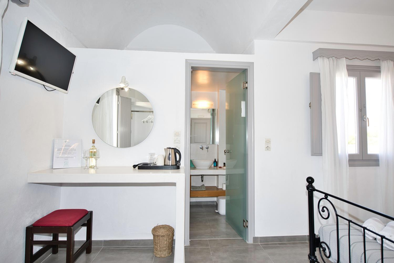Bathroom 4, Anessis, South Aegean