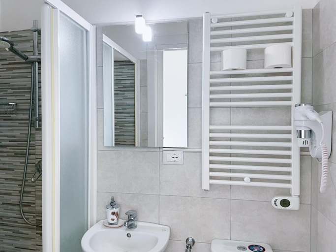 Bathroom 2, Confortini Rooms SUNDAY, Verona