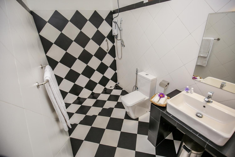Bathroom 3, Haggai - Tourist Bangalow, Thimbirigasyaya