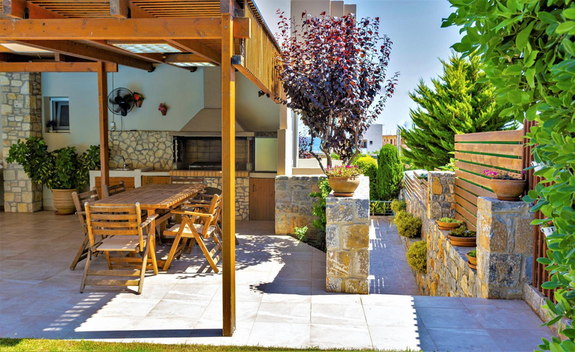 2, Villa Maria with heated pool, next to the beach, Crete