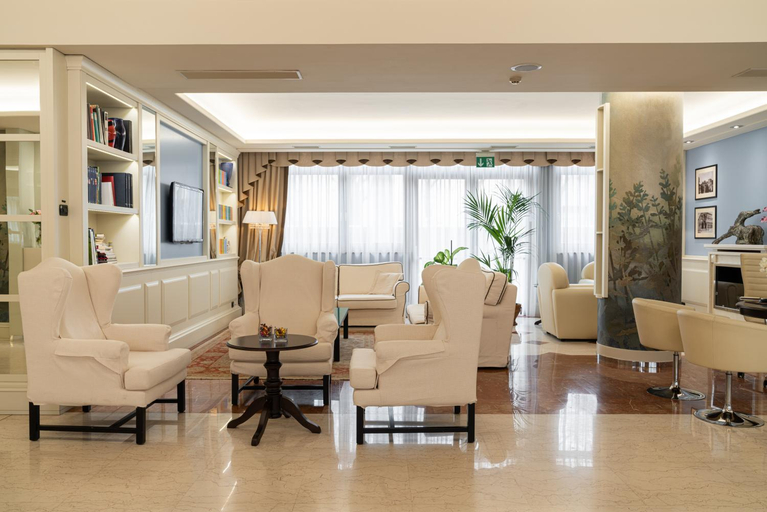 Lobby 5, Soave Roxy Apartments, Verona