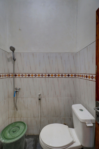 Bathroom 3, OYO Life 92838 Kost Ibu Surya, Tabanan