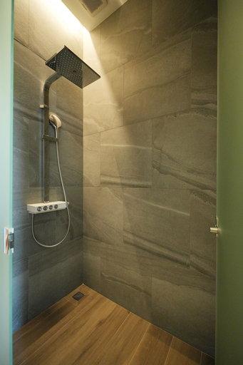 Bathroom 15