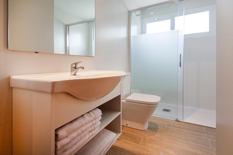Bathroom 4, Apartamentos Sol y Vera, Baleares