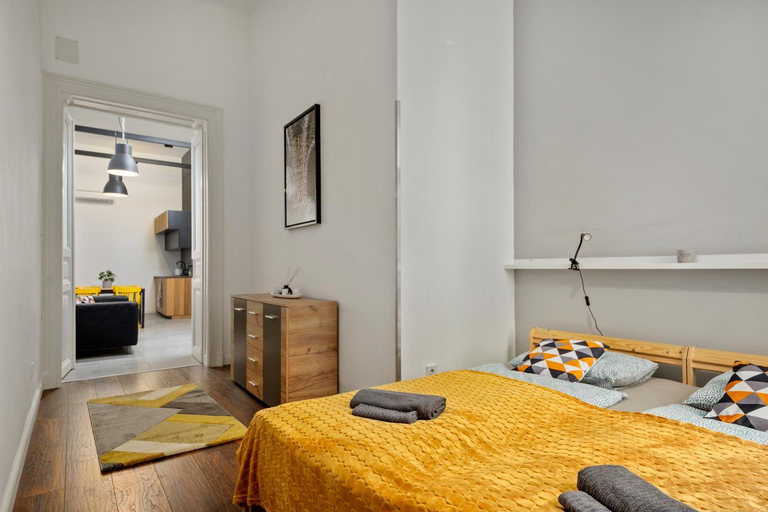 Bedroom, Colourful apartments in the party district, Budapesti
